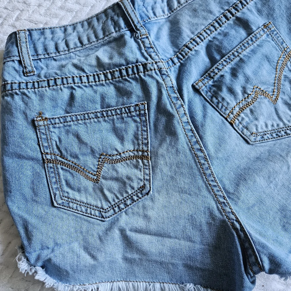 Fashion Nova Hi-Rise Cut-Off Denim Shorts Size Medium (28) - Picture 11 of 12